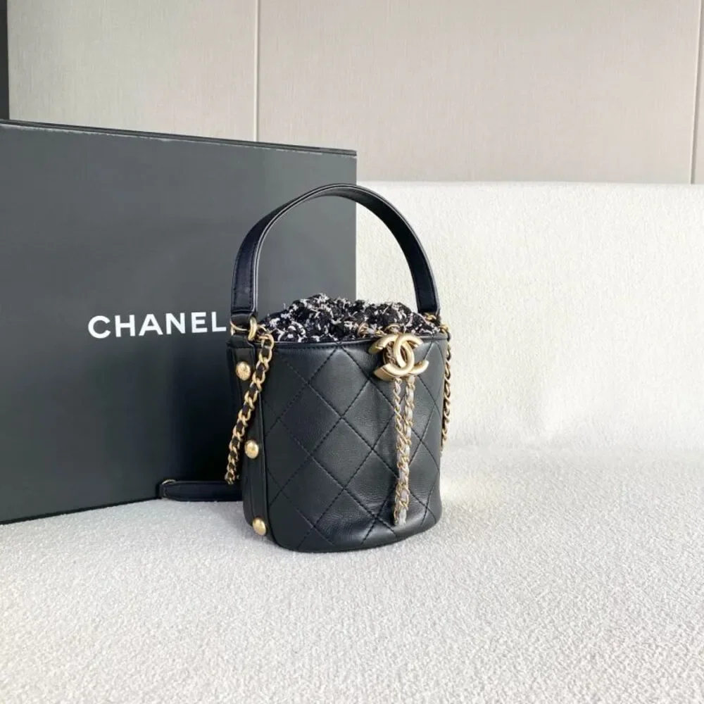 CHANEL brand color